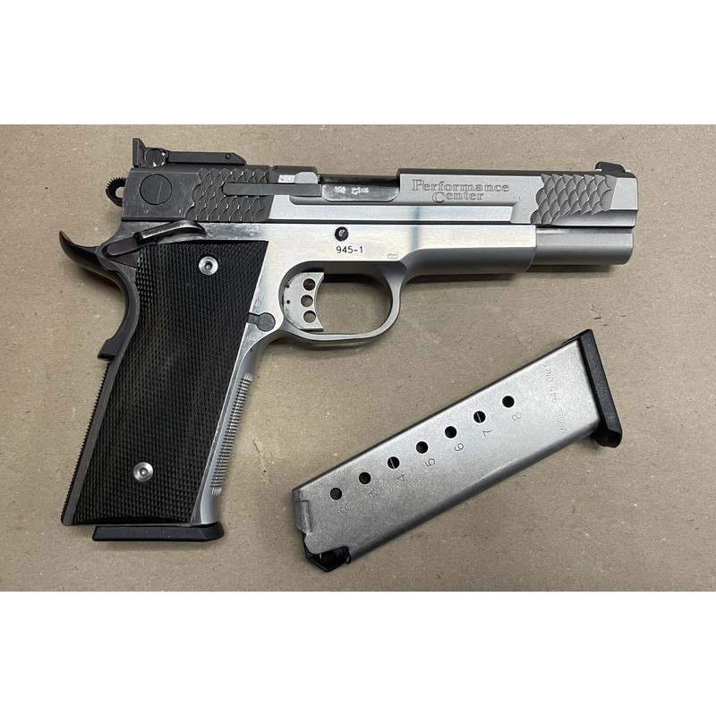 Pistolet Smith & Wesson 945-1 .45 Auto 2